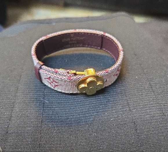 Authentic LOUIS VUITTON Monogram Mini Canvas Good Luck Bracelet - Picture 4 of 15